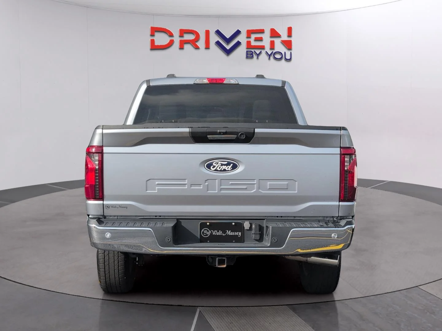 Used 2024 Iconic Silver Ford XLT image 4