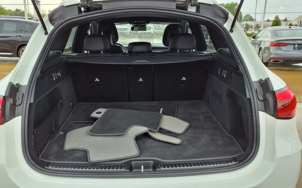 Used 2025 White Mercedes-Benz GLC 300 image 9