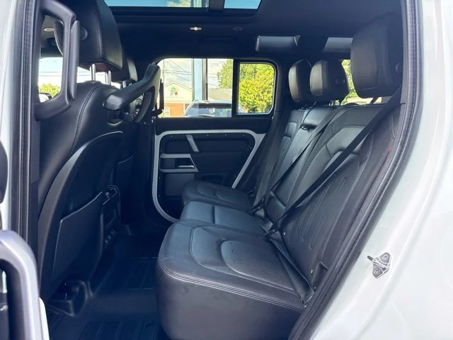 Used 2022 White Land Rover X-Dynamic SE image 15