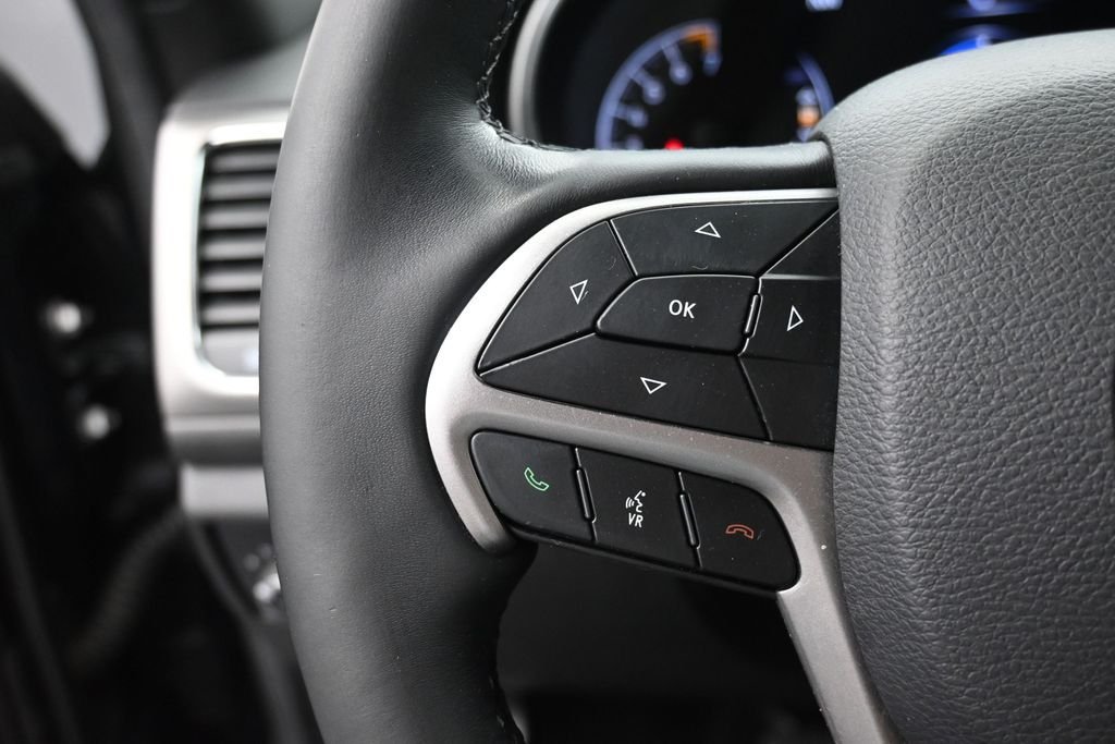 Used 2019 Black Jeep Altitude image 30