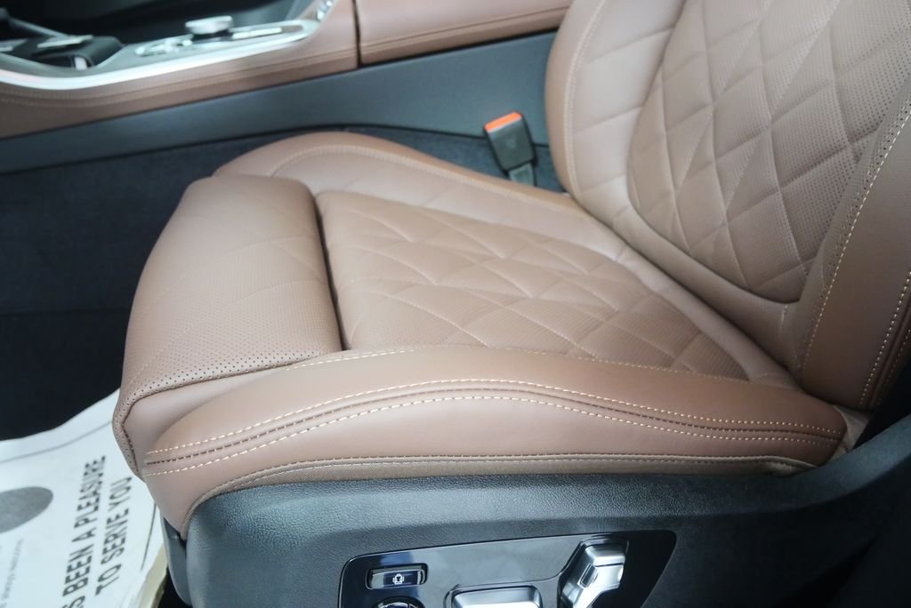 New 2026 Carbon Black Metallic BMW xDrive40i image 9