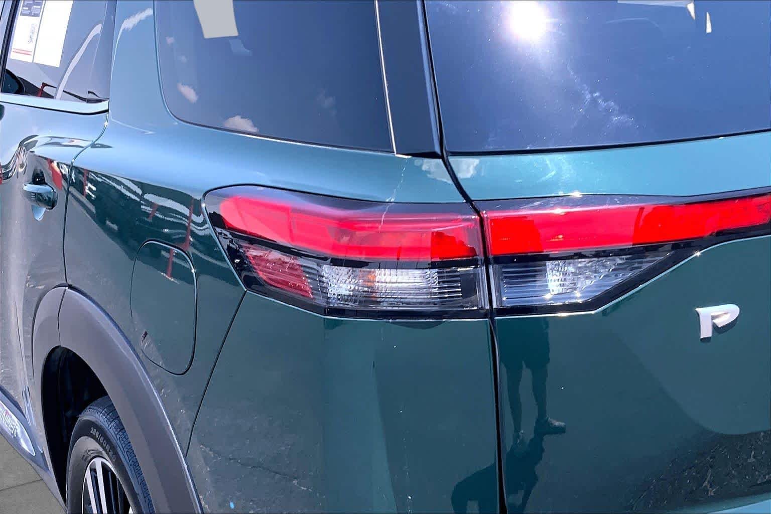 Used 2023 Obsidian Green Pearl Nissan Platinum image 29