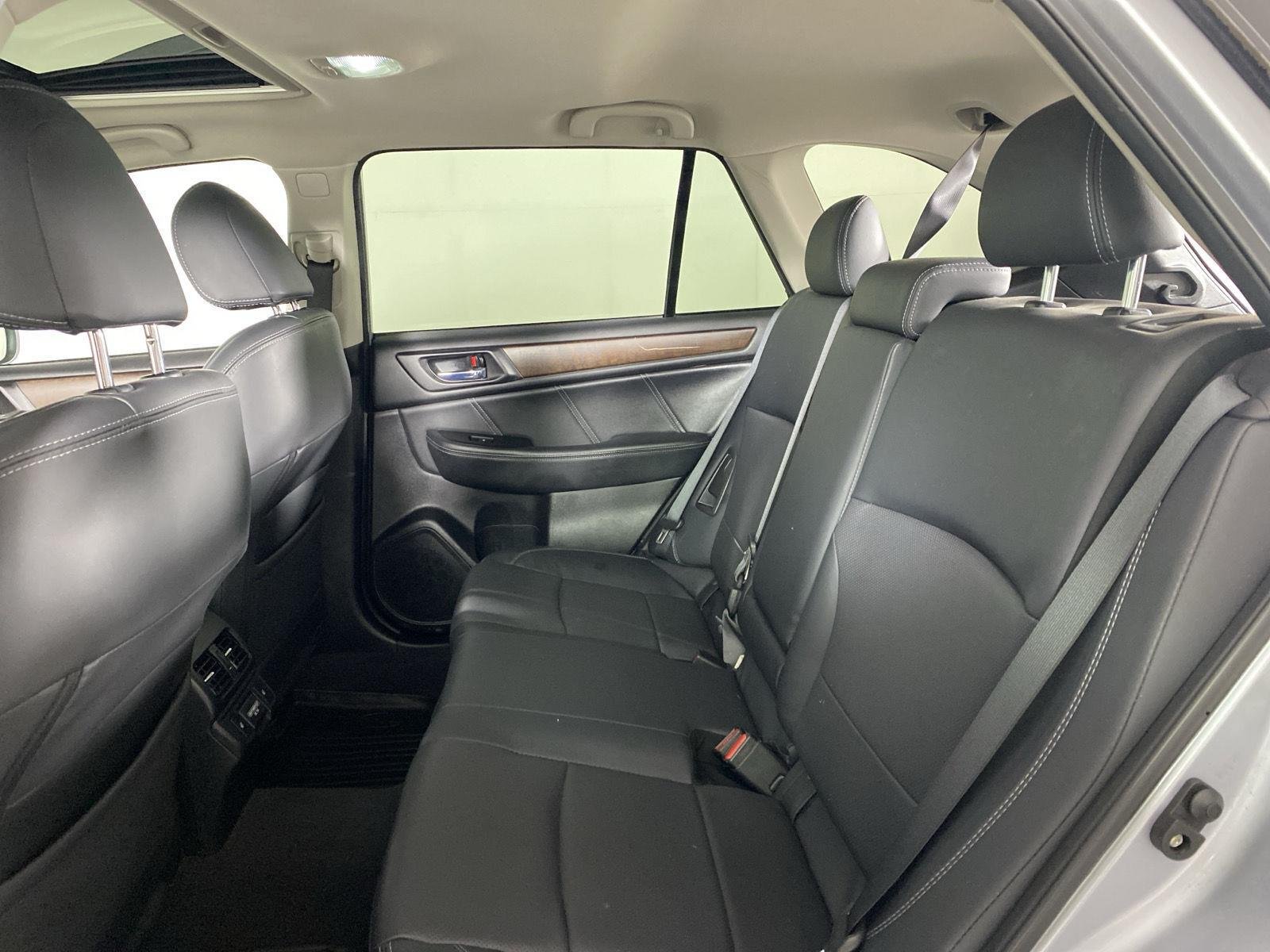Used 2018 Ice Silver Metallic Subaru Limited image 27