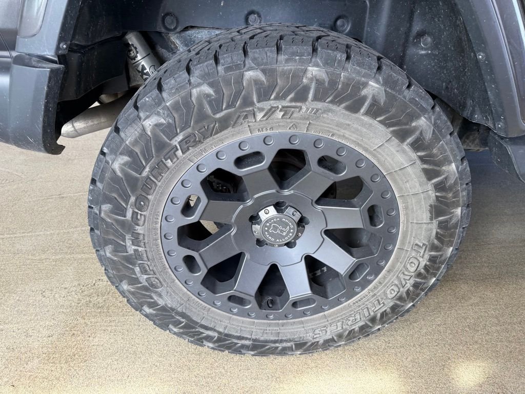 Used 2018 Gray Jeep Unlimited Sahara image 6