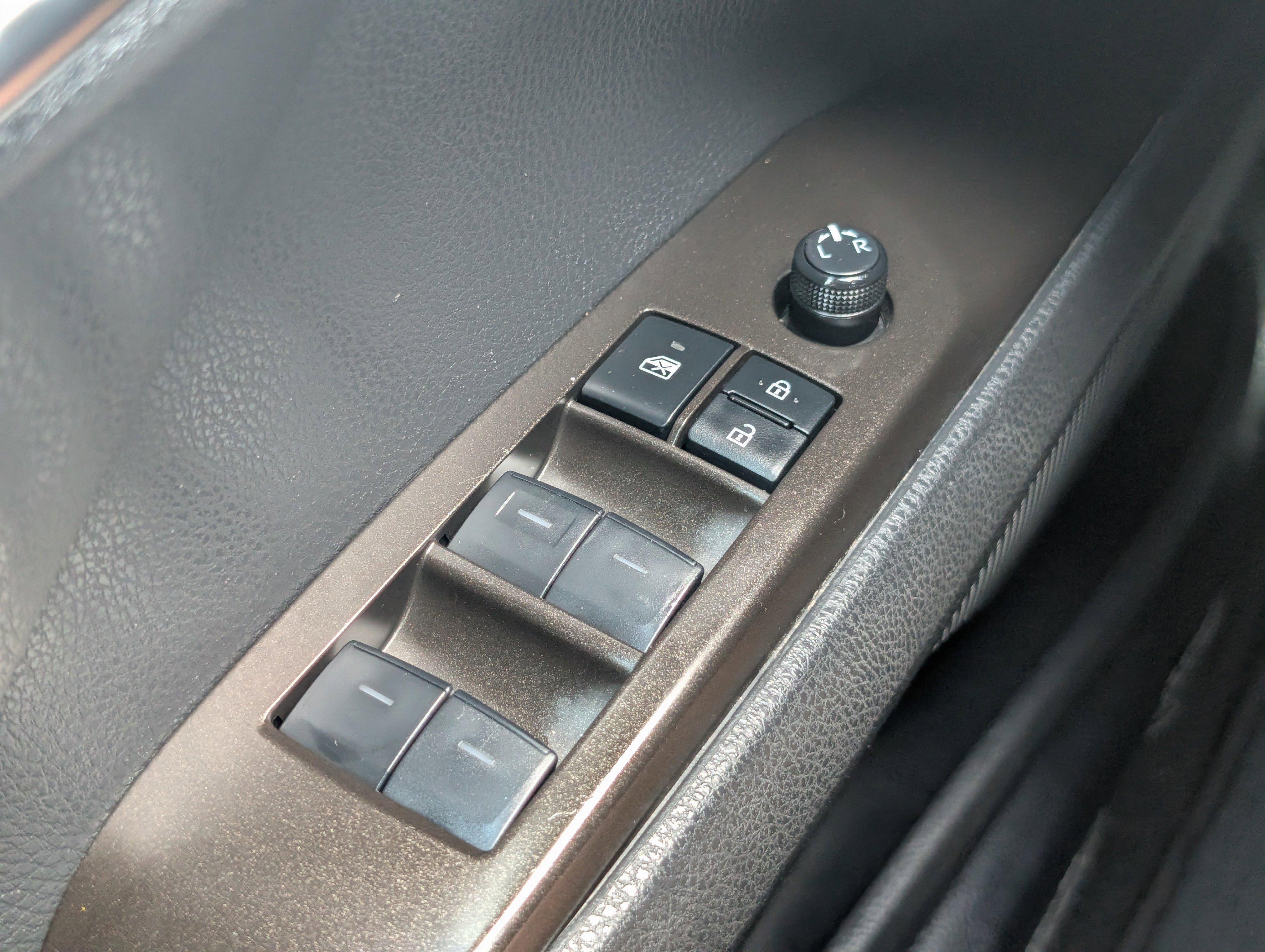 Used 2024 Ice Toyota SE image 12