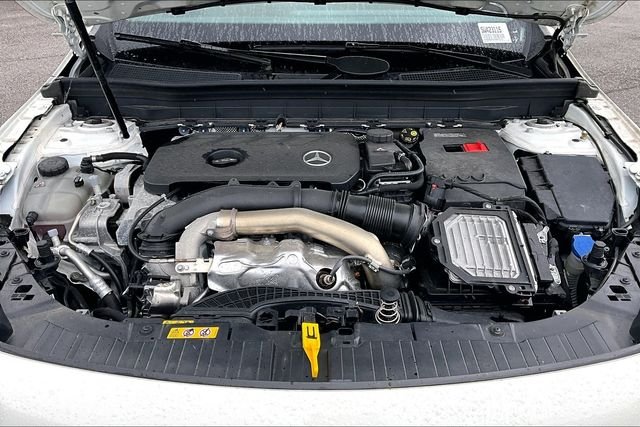 Used 2025 White Mercedes-Benz GLB 250 image 9