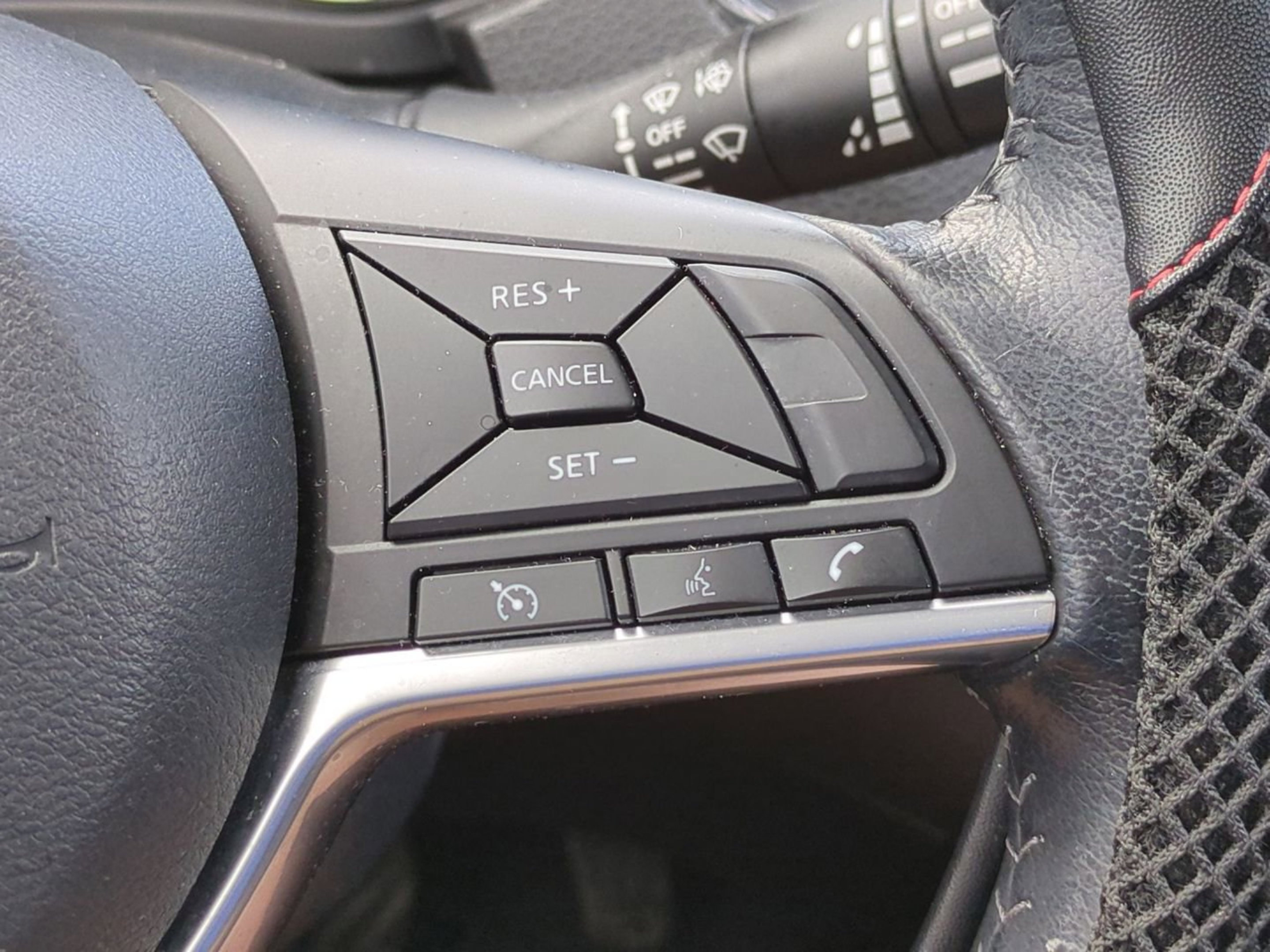 Used 2020 Caspian Blue Metallic Nissan SV image 29