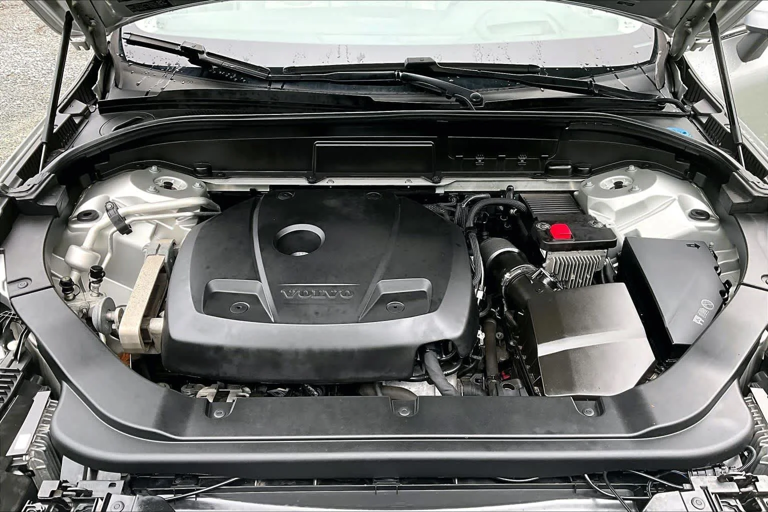 Used 2019 Bright Silver Metallic Volvo Inscription image 32