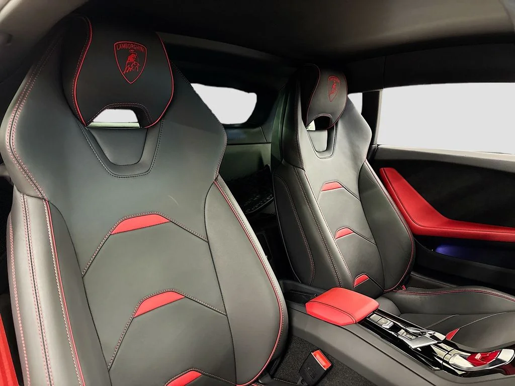 Used 2020 Red Lamborghini Base image 16