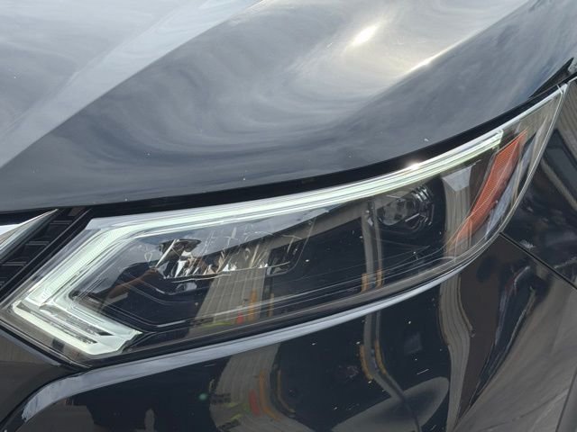 Used 2022 Black Nissan SL image 12