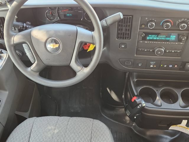 New 2025 Summit White Chevrolet 1WT image 25