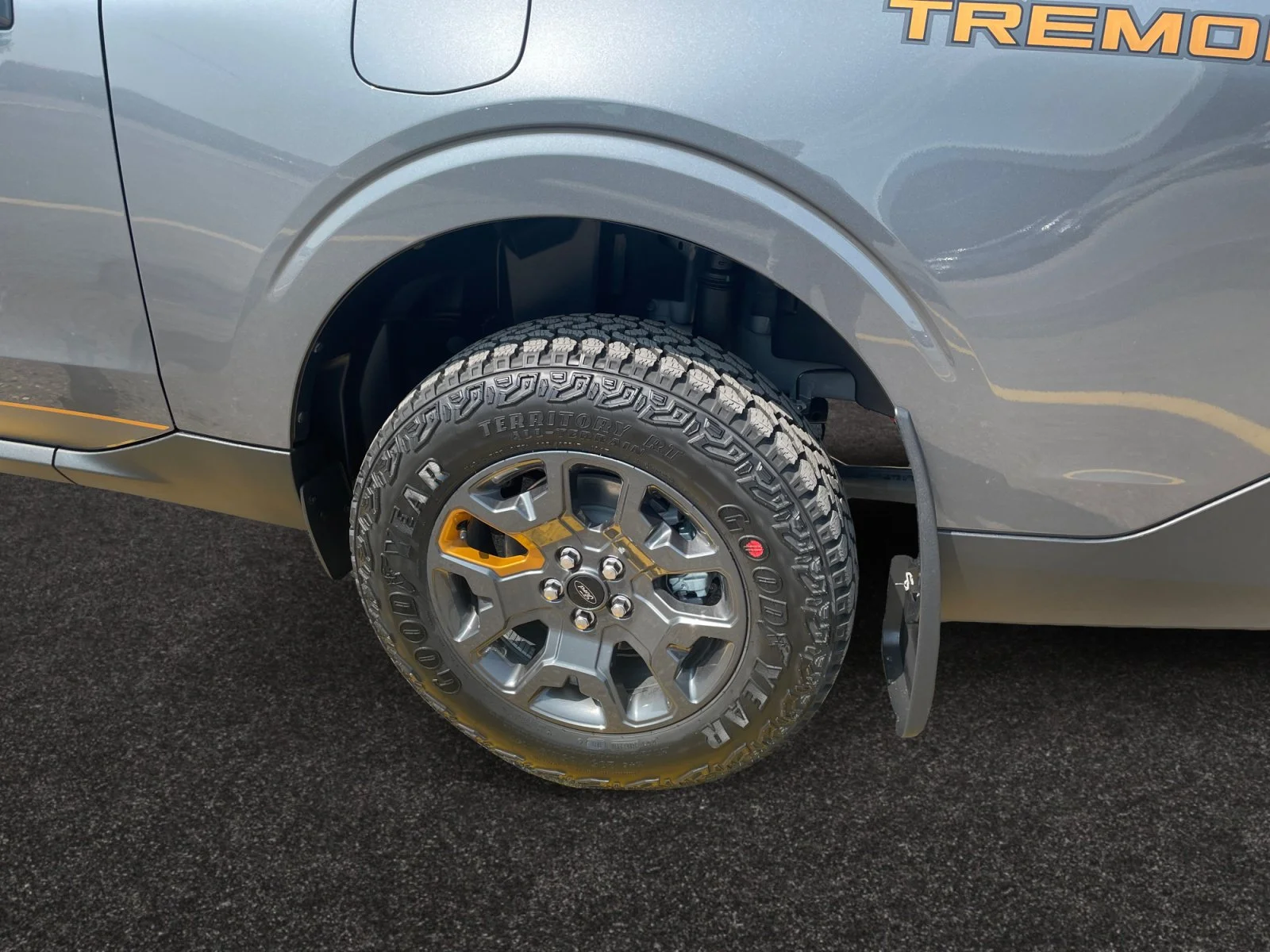 New 2026 Carbonized Grey Metallic Ford Tremor image 9