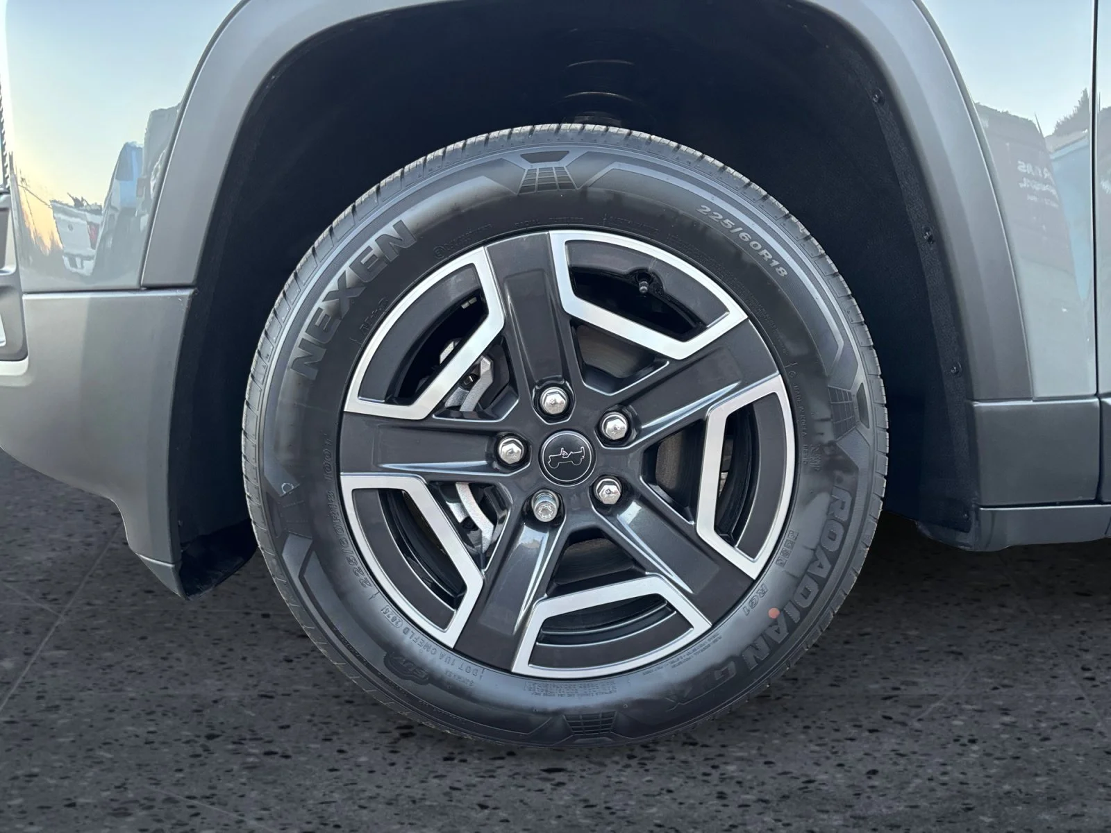 New 2026 STING GREY Jeep Laredo image 9
