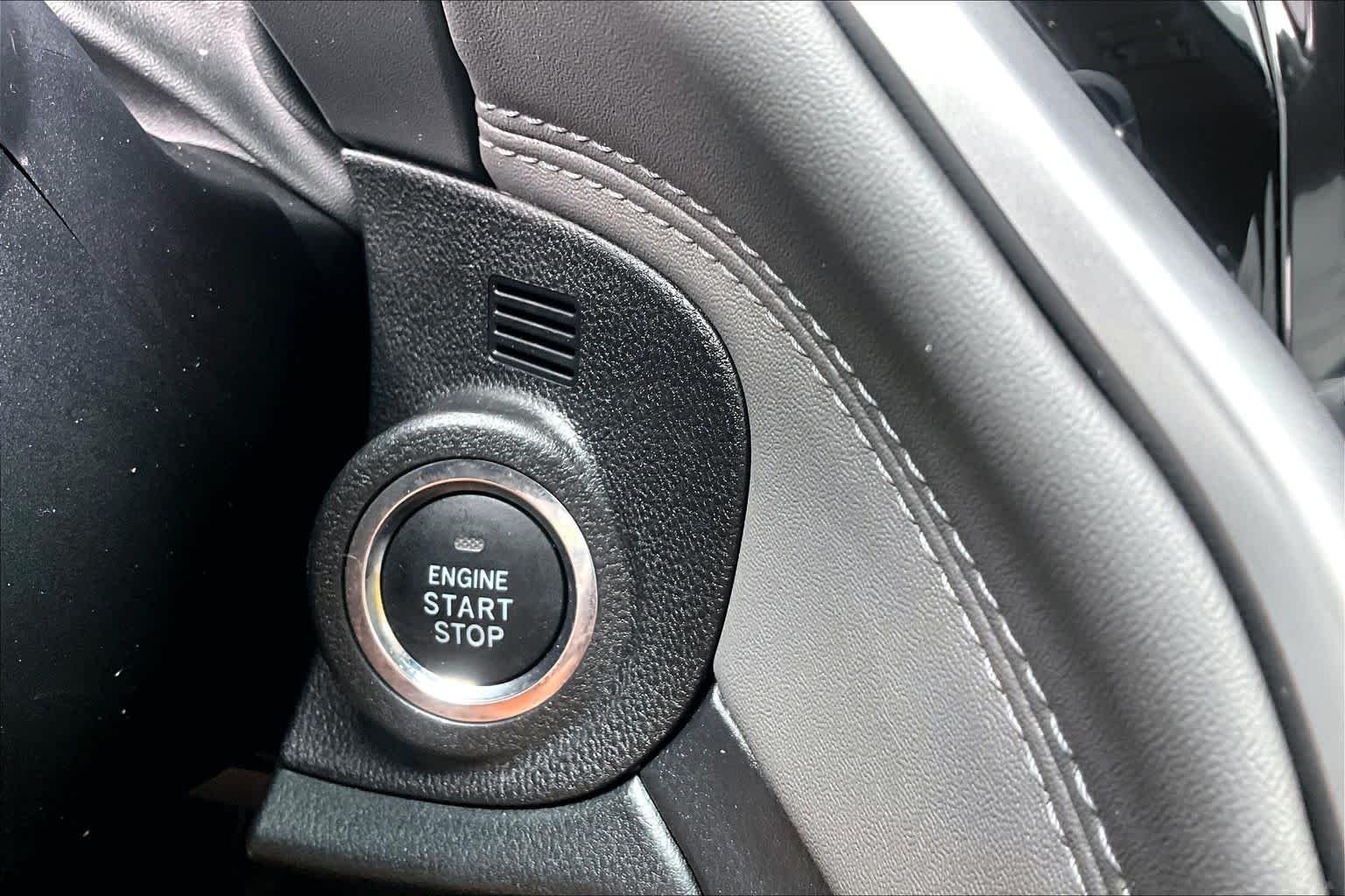 Used 2025 Crystal White Pearl Subaru Onyx Edition image 32