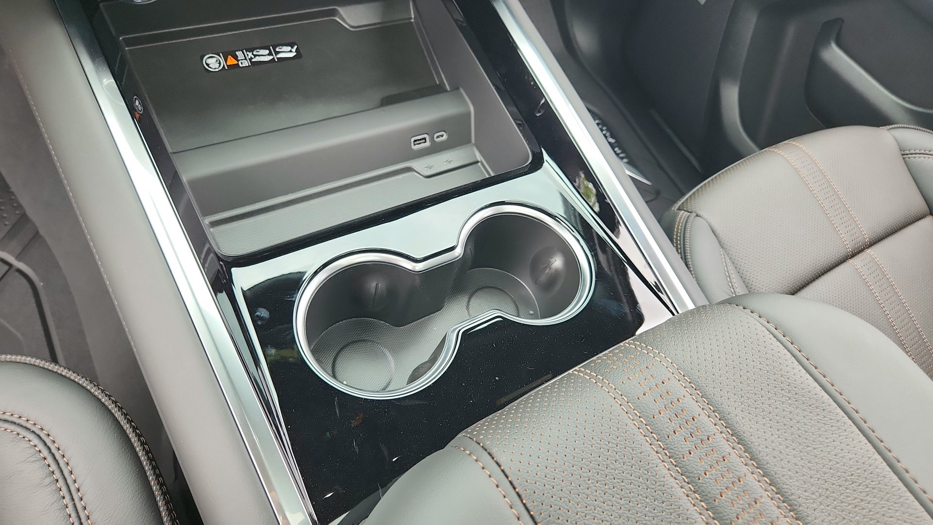 2026 Chevrolet Suburban High Country - Photo 18