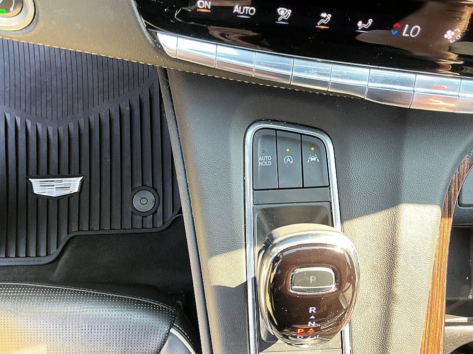 Used 2022 Crystal White Tricoat Cadillac Premium Luxury image 19