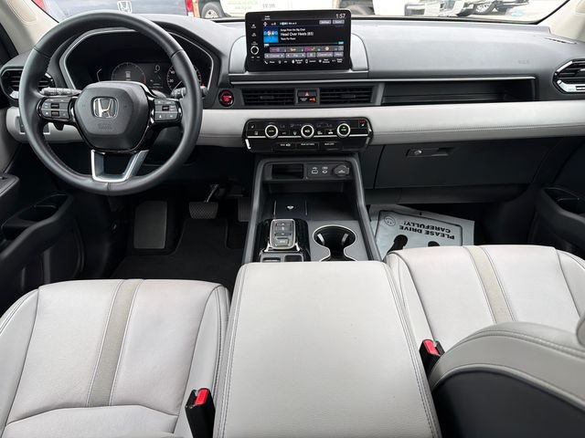 Used 2025 White Honda EX-L image 23