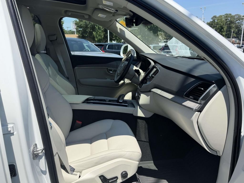 Used 2024 White Volvo T8 Plus Bright Theme 7 Passenger image 12