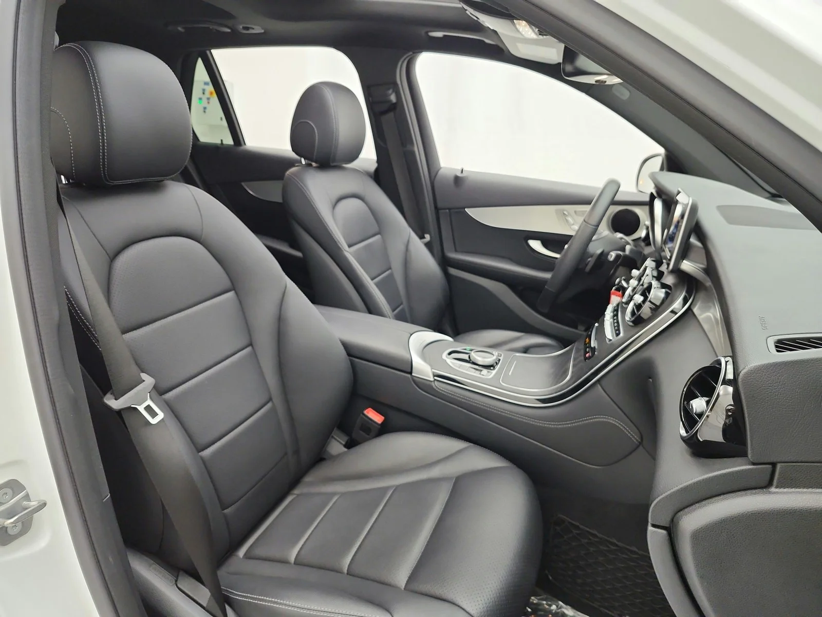 Used 2019 Polar White Mercedes-Benz GLC 300 SUV image 20
