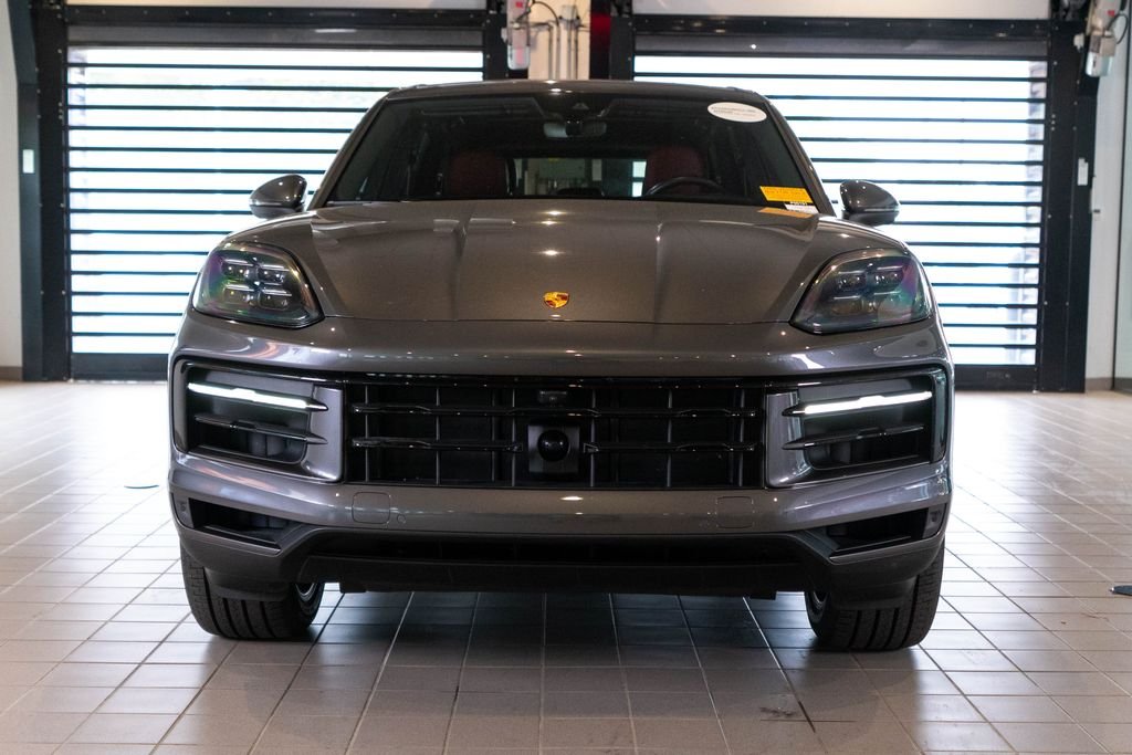 Used 2025  Porsche Base image 6