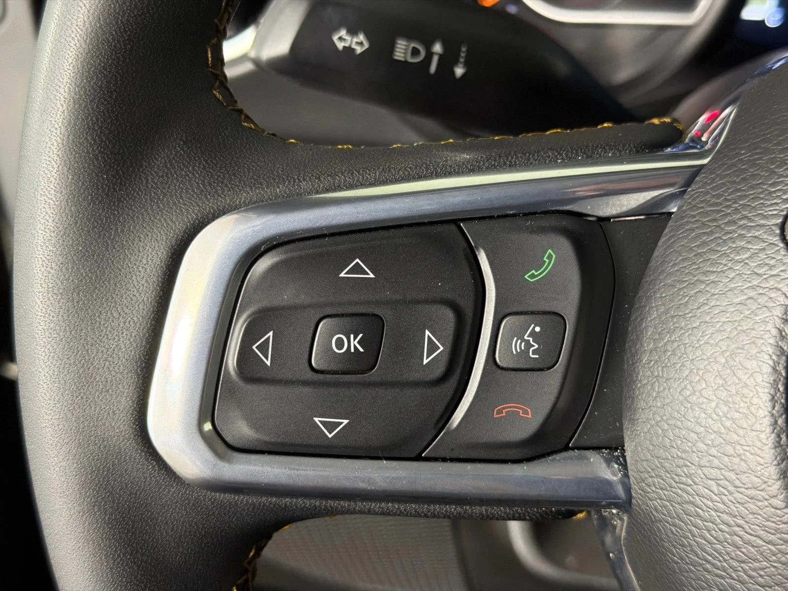 Used 2024 Green Jeep Sahara image 25