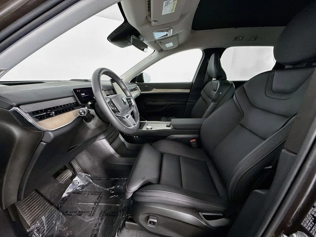 Used 2025 Gray Volvo Twin Motor Plus image 21