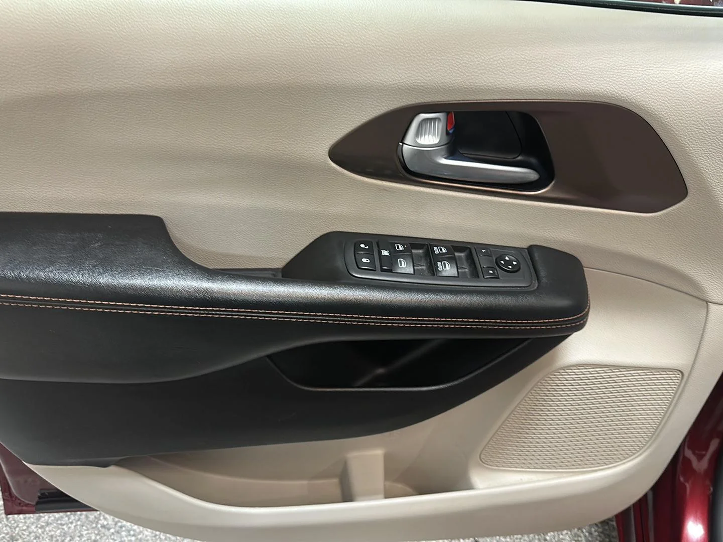Used 2019 Velvet Red Pearlcoat Chrysler Touring L image 17
