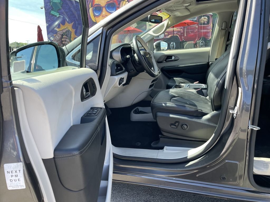 Certified Used 2019 Gray Chrysler Limited image 14