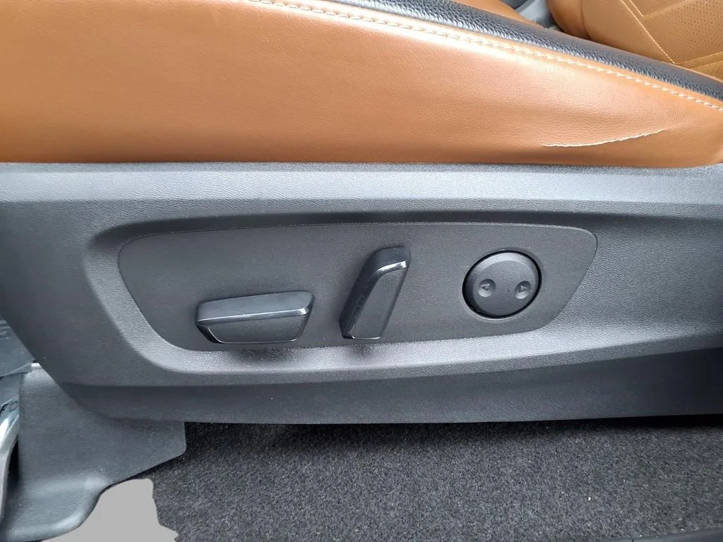 Used 2023 Gray Nissan Platinum image 23