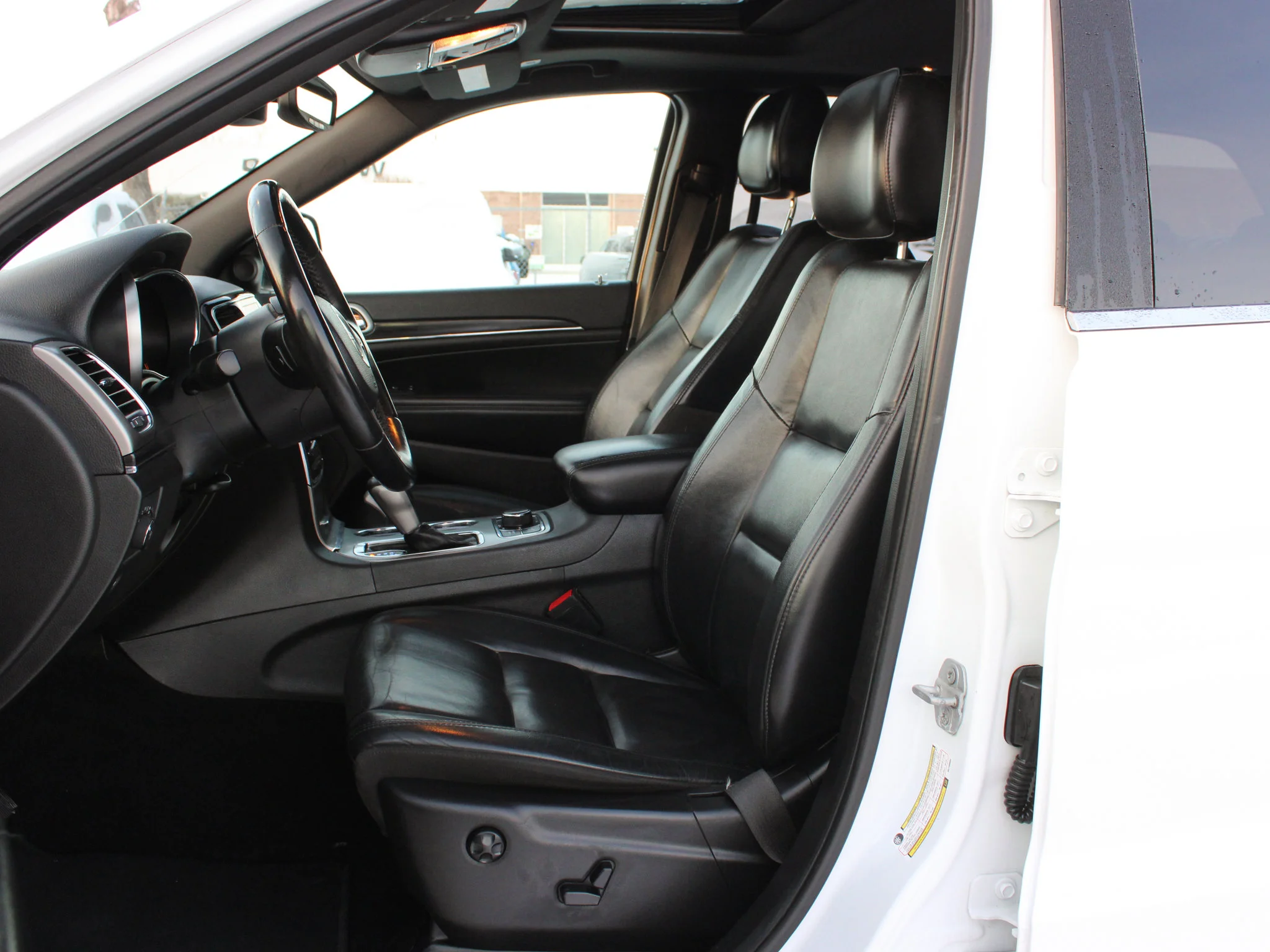 Used 2019 White Jeep Limited * No Accidents | Heated Seats | Apple CarPlay | V6 | Sunroof image 3