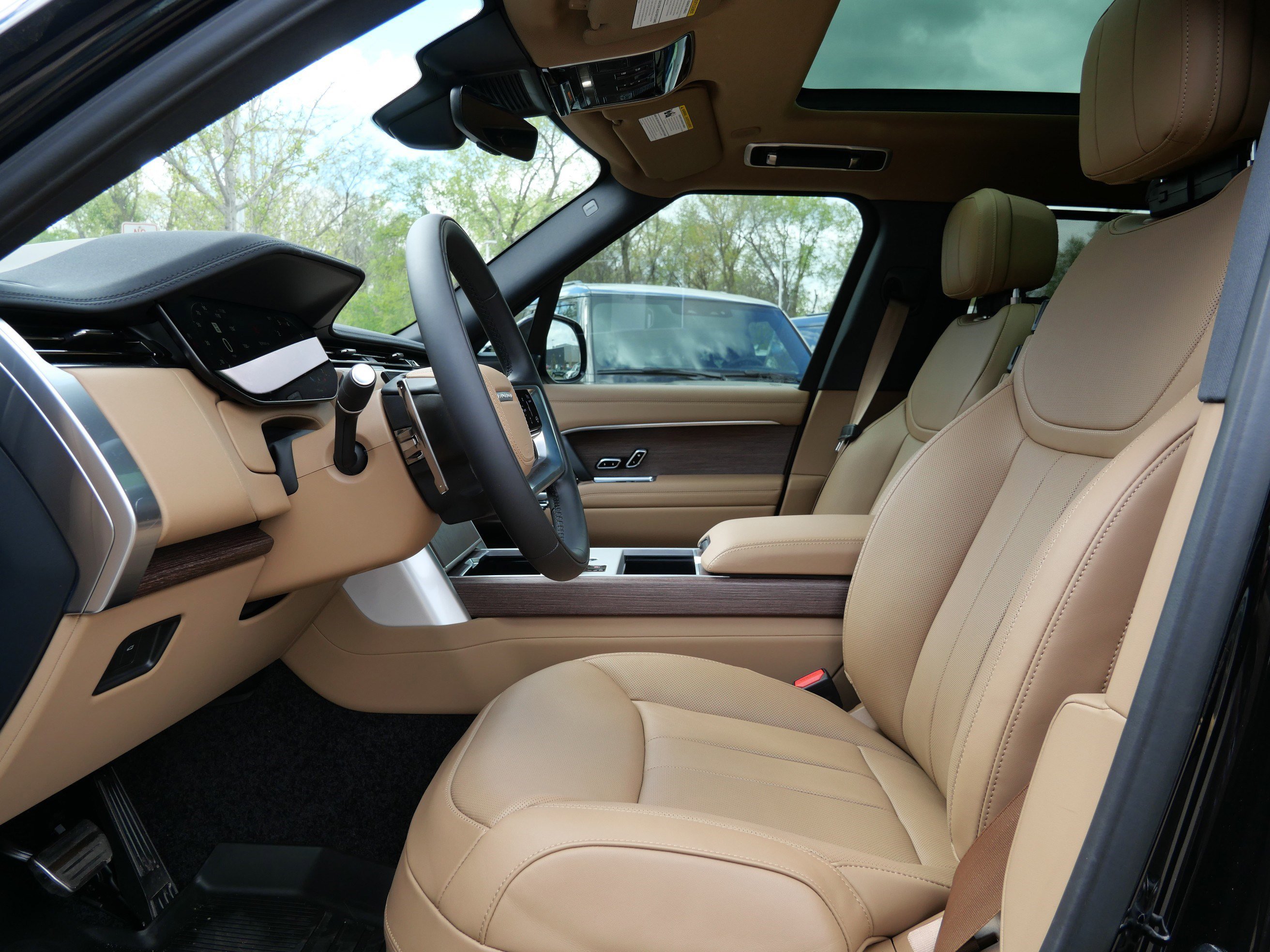 2026 Land Rover Range Rover SE - Photo 3
