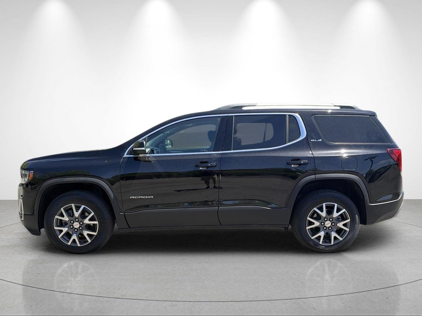 Used 2023 Ebony Twilight Metallic GMC SLE image 2