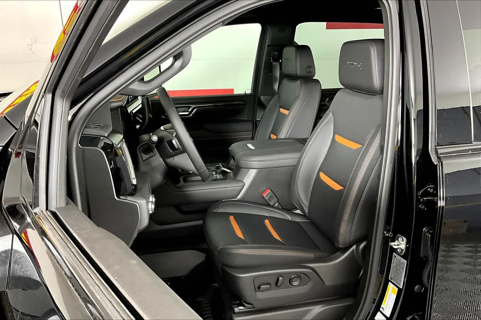 Used 2025 Onyx Black GMC AT4 image 18