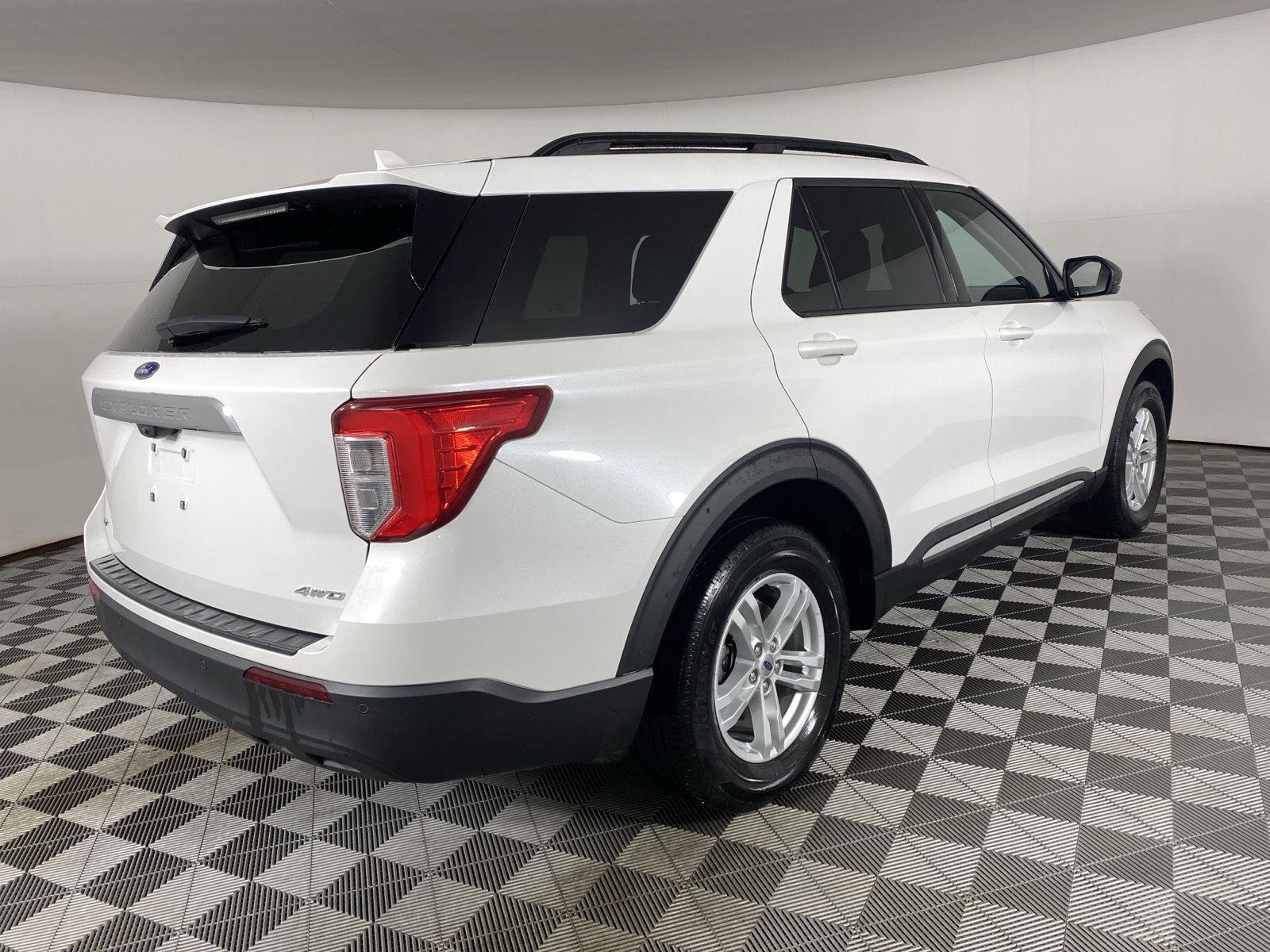 Used 2024 Star White Metallic Tri-Coat Ford XLT image 7