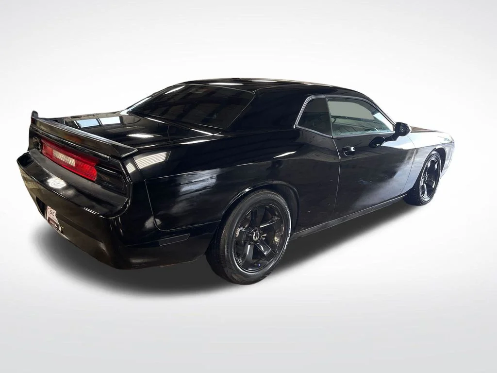 Used 2013 Black Dodge SXT image 5