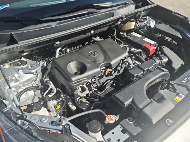 2021 Toyota RAV4 LE - Photo 16