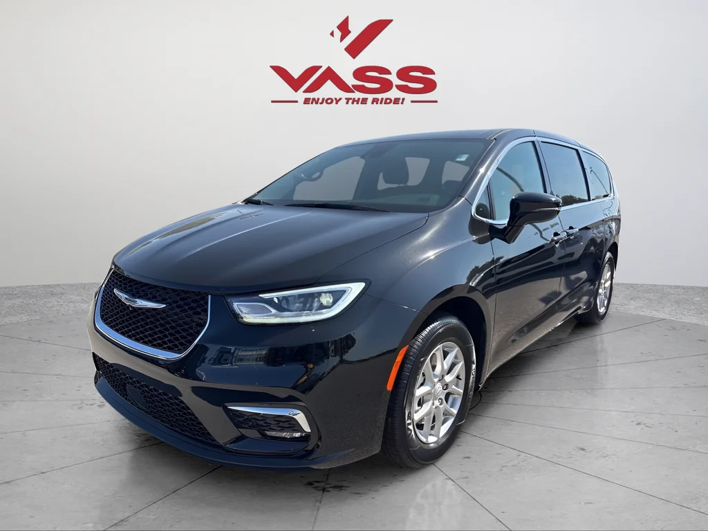 2026 Chrysler Pacifica Select's photo