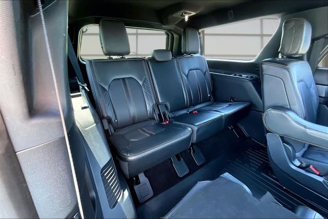Used 2022  Ford Platinum image 28
