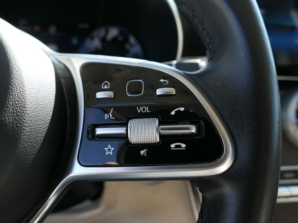 Used 2022 Polar White Mercedes-Benz GLC 300 4MATIC® image 16