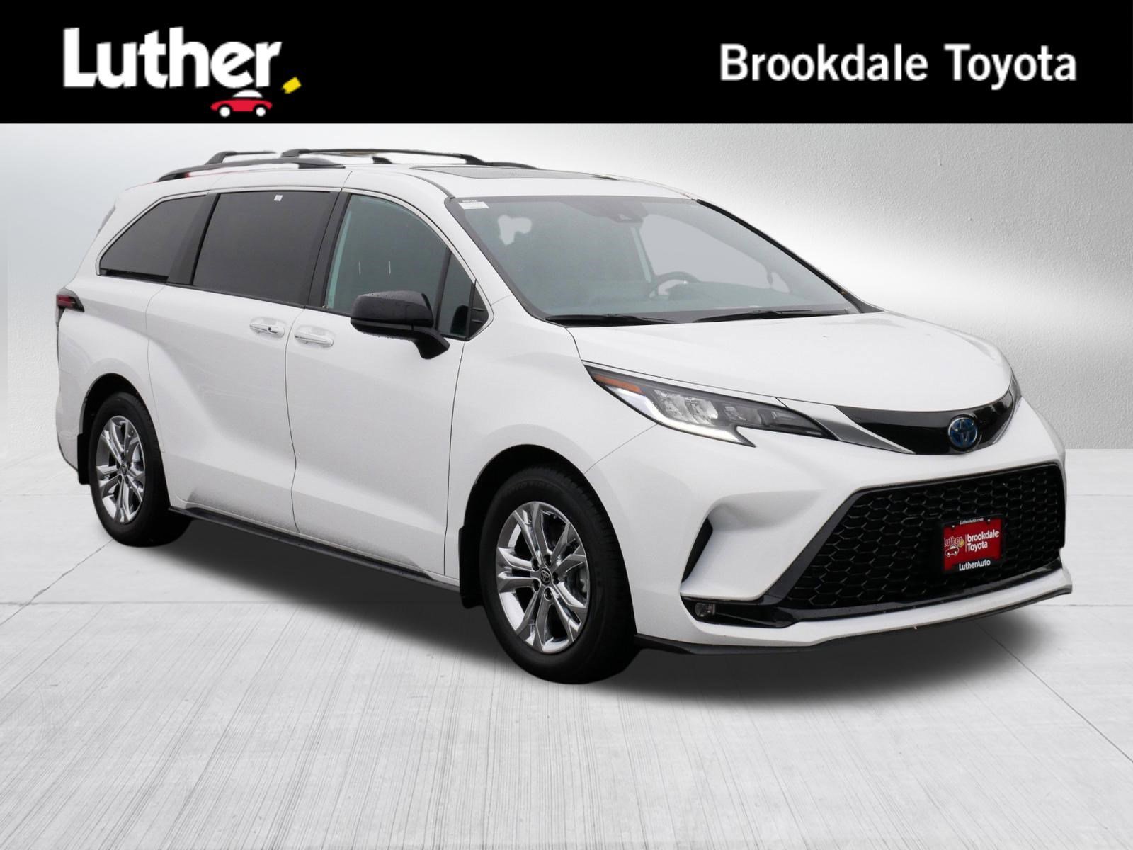 2023 Toyota Sienna XSE 7-Passenger Hybrid AWD's photo
