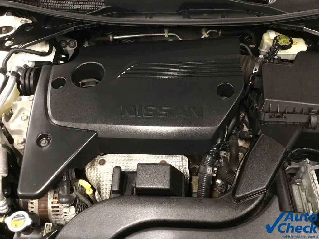 Used 2016 White Nissan 2.5 SV image 40
