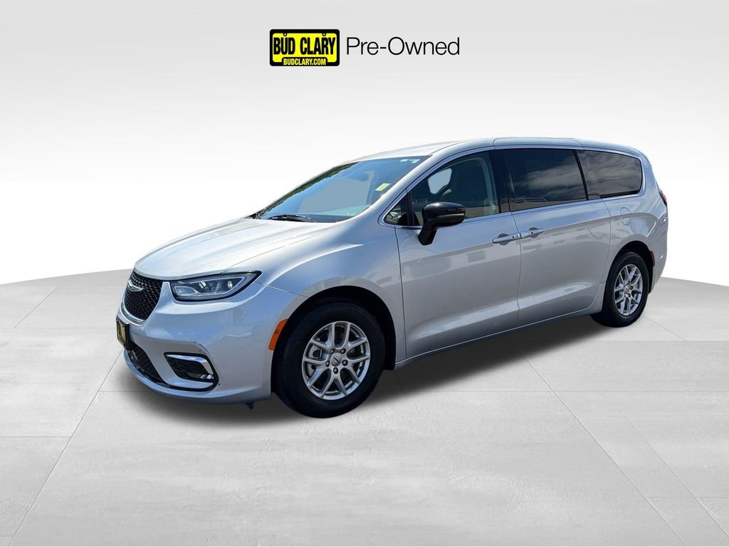 2024 Chrysler Pacifica Touring L's photo