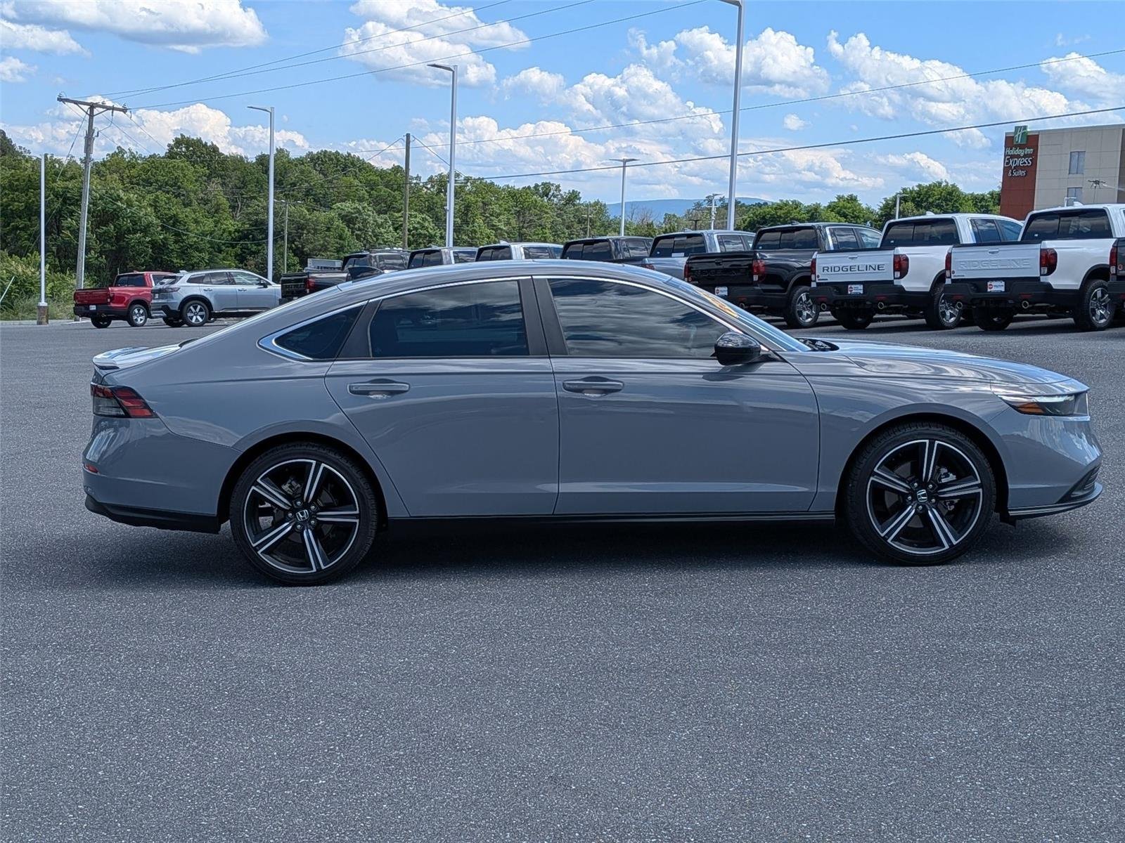 Used 2023 Urban Gray Pearl Honda Sport image 4