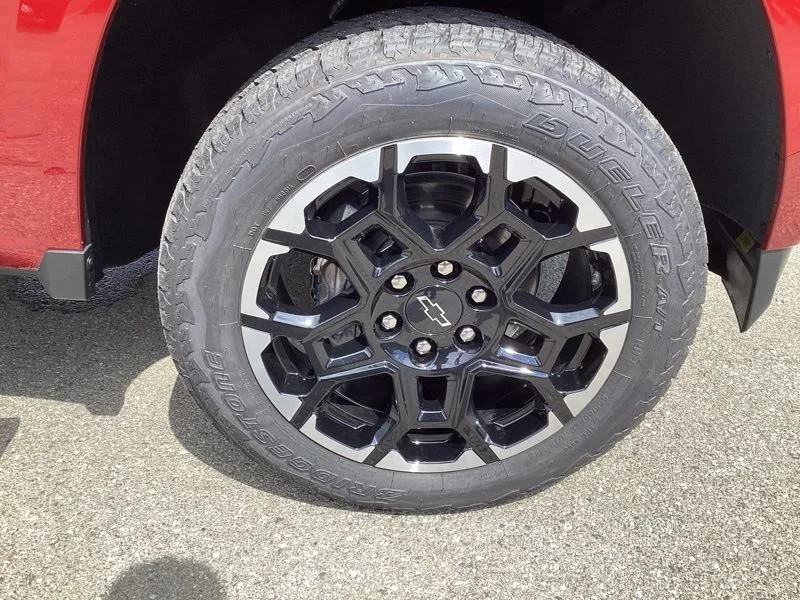 2026 Chevrolet Colorado Z71 - Photo 9