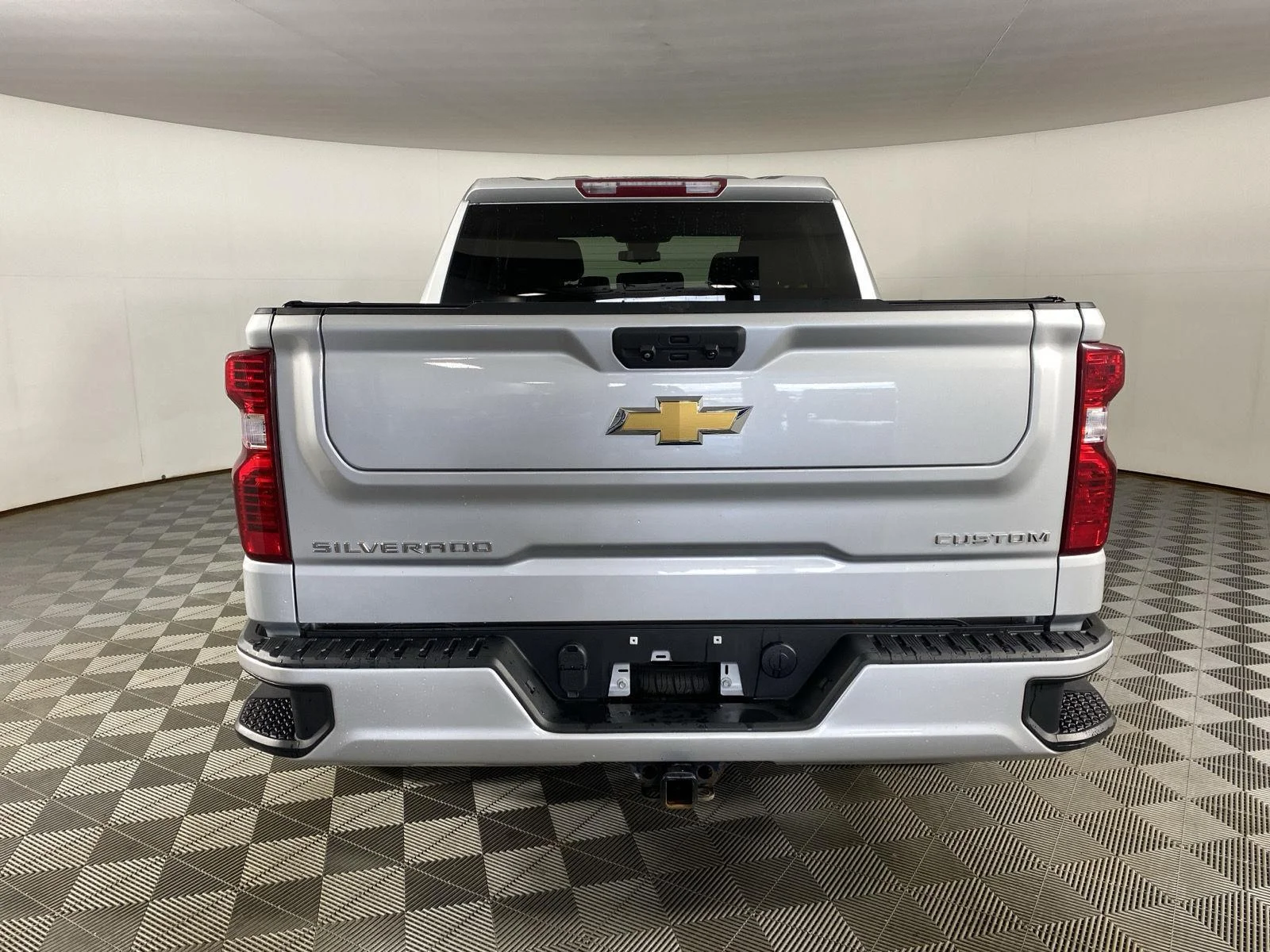 Used 2022 Silver Ice Metallic Chevrolet Custom image 6
