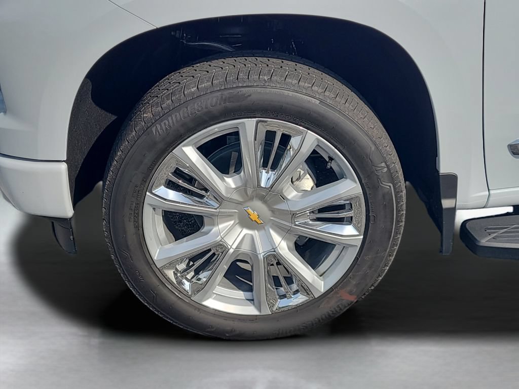 New 2026 Polar White Tricoat Chevrolet High Country image 25