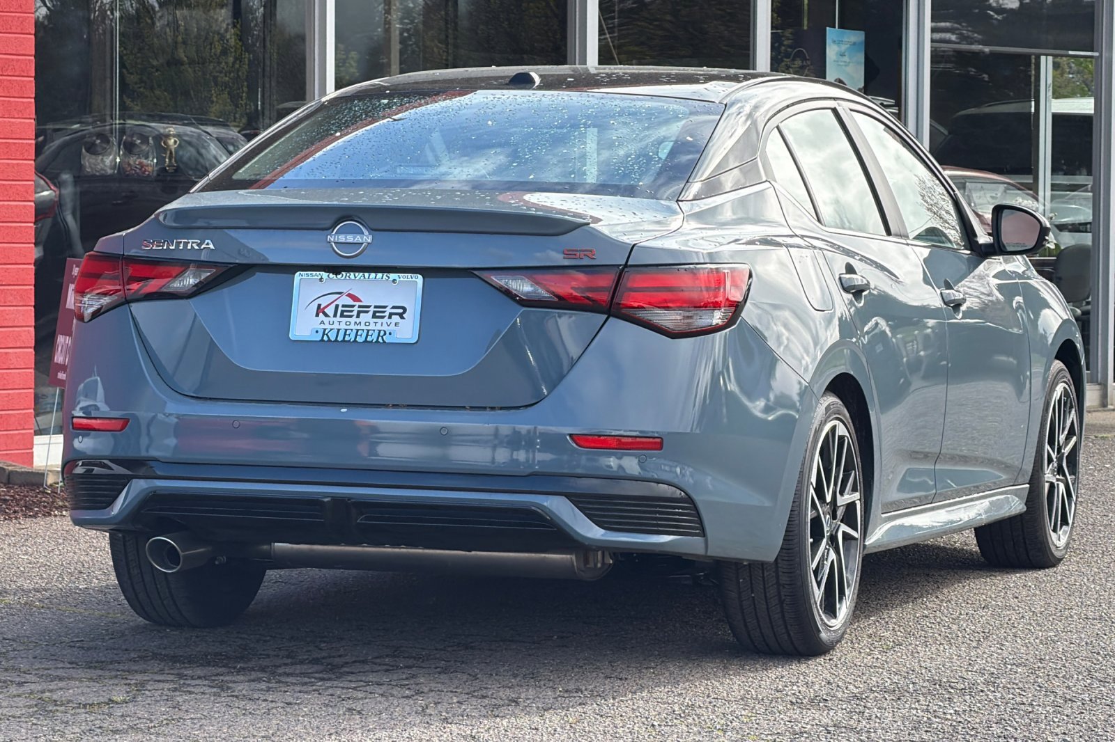 New 2025 Atlantic Gray Metallic/Super Black Nissan SR image 4