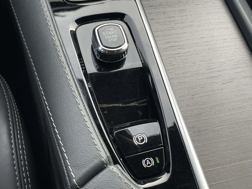 Certified Used 2024 Vapour Grey Metallic Volvo Ultimate Bright Theme image 21