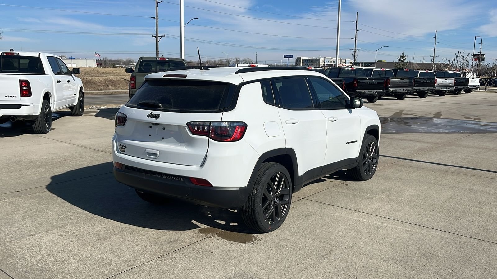 New 2026 Bright White Clear-Coat Exterior Paint Jeep Latitude image 8