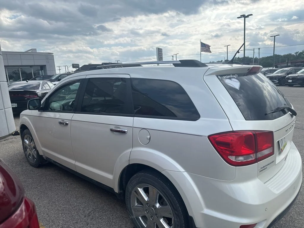 Used 2015 White Dodge Limited image 4